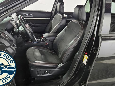 Used 2018 Ford Explorer XLT w/ Equipment Group 202A AWD/4WD image 27