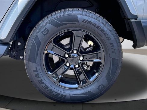 Used 2023 Jeep Wrangler Unlimited Sahara AWD/4WD image 34