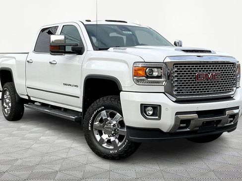 Used 2017 GMC Sierra 3500 Denali w/ Duramax Plus Package image 3