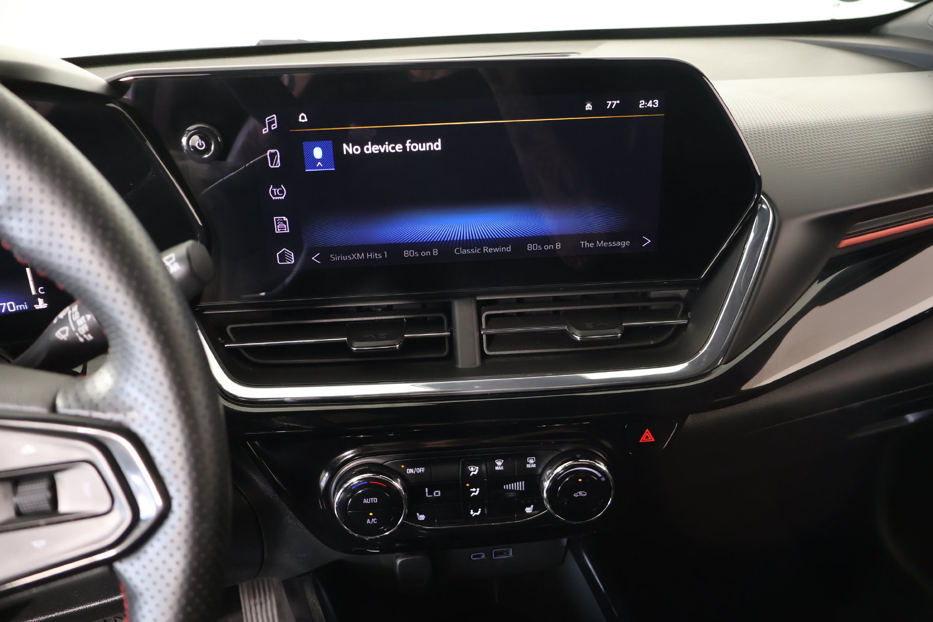 Used 2025 Chevrolet Trax RS w/ Driver Confidence Package FWD image 5