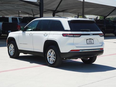 Used 2025 Jeep Grand Cherokee Laredo X AWD/4WD image 3