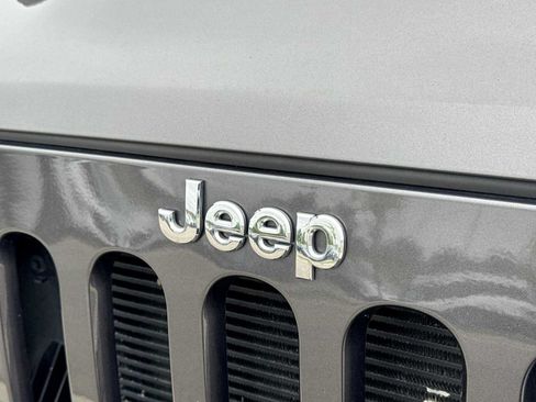 Used 2014 Jeep Wrangler Unlimited Rubicon AWD/4WD image 11
