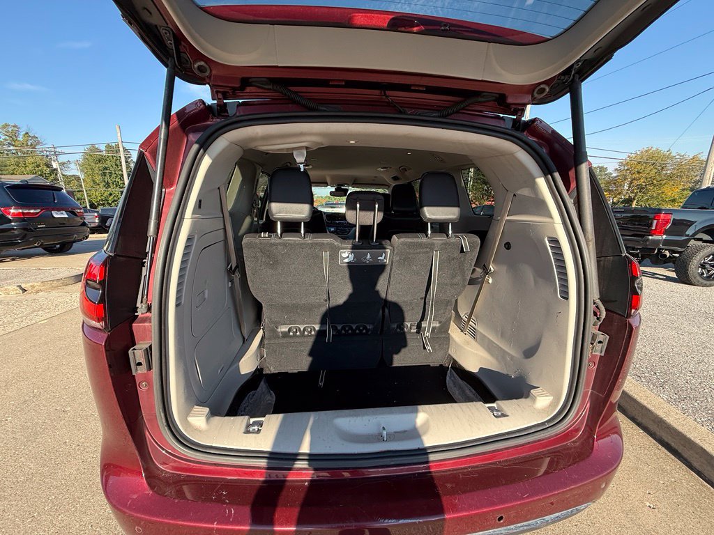 Used 2021 Chrysler Pacifica Touring-L FWD image 27