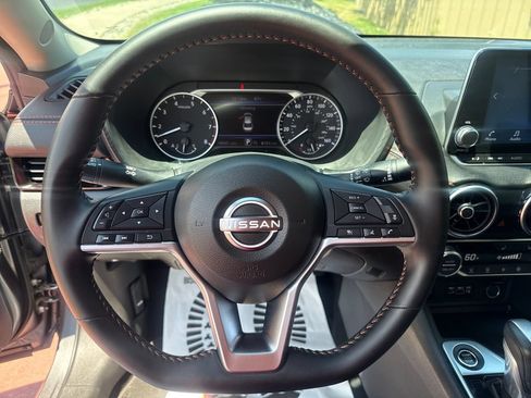 Used 2025 Nissan Sentra SR FWD image 15