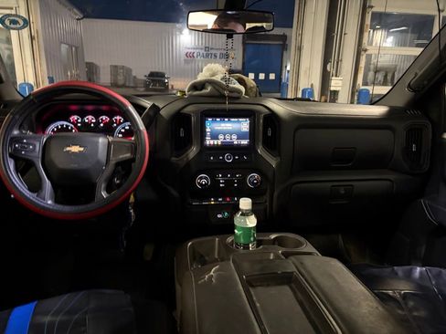 Used 2021 Chevrolet Silverado 1500 Custom image 9