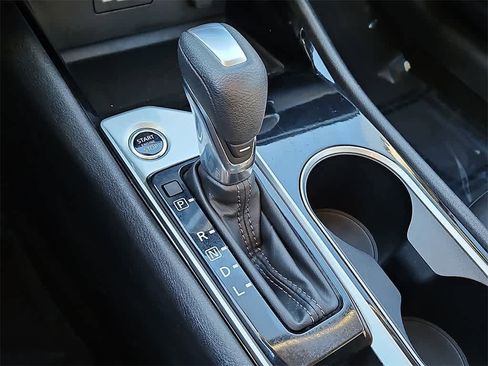 Used 2024 Nissan Altima 2.5 SV image 10