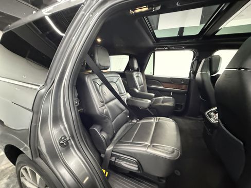 Used 2018 Lincoln Navigator Select w/ Technology Package image 28