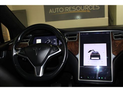 Used 2017 Tesla Model X 75D image 17