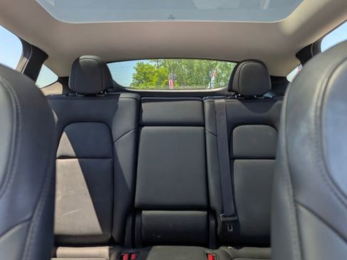Used 2024 Tesla Model Y Long Range AWD/4WD image 18