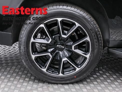 Used 2024 Chevrolet Suburban RST RWD image 33