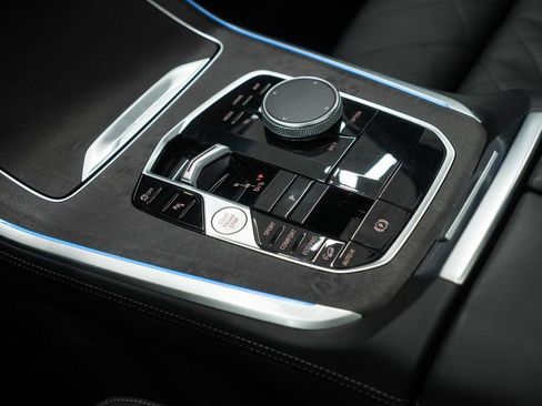 Used 2025 BMW X5 xDrive40i w/ M Sport Package image 29