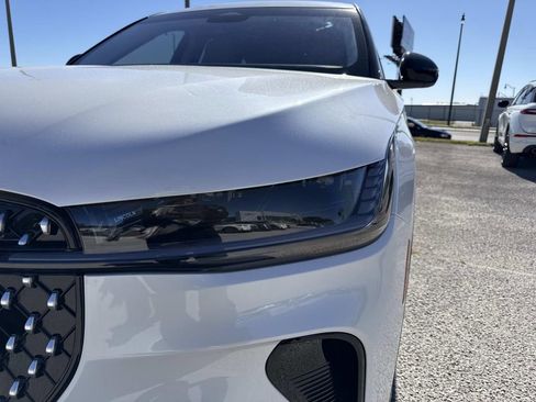 New 2026 Lincoln Nautilus Premier image 9