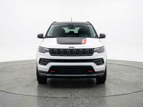 Used 2025 Jeep Compass Trailhawk image 2
