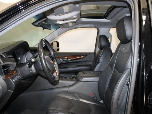 Used 2019 Cadillac Escalade ESV Premium Luxury image 7