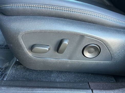 Used 2025 Chevrolet Equinox EV LT FWD image 21