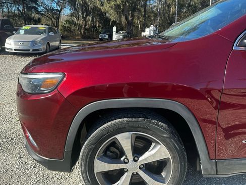 Used 2019 Jeep Cherokee Limited FWD image 14
