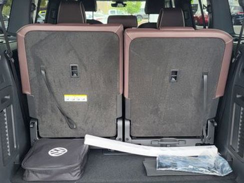 New 2025 Volkswagen ID. Buzz Pro S RWD image 22
