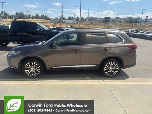 Used 2018 Mitsubishi Outlander AWD image 4