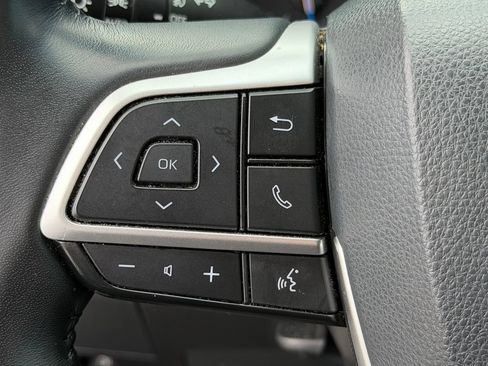 Used 2022 Toyota Highlander Bronze Edition FWD image 16