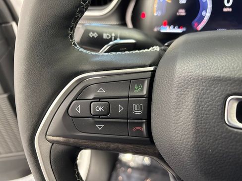 Used 2025 Jeep Grand Cherokee Limited AWD/4WD image 13