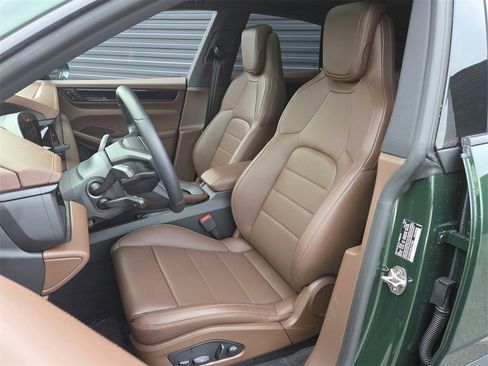 Used 2025 Porsche Macan Electric image 5