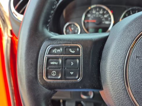 Used 2018 Jeep Wrangler Unlimited Rubicon w/ Connectivity Group AWD/4WD image 26