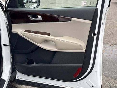 Certified 2018 Kia Sorento LX image 8