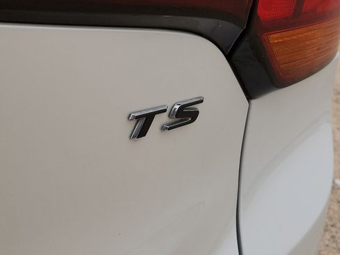 Used 2022 Buick Encore GX Select w/ Sport Touring Package FWD image 9