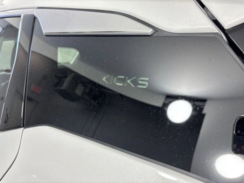 Used 2025 Nissan Kicks SR w/ SR Premium Package AWD/4WD image 13