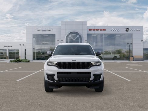 New 2025 Jeep Grand Cherokee L Altitude image 6