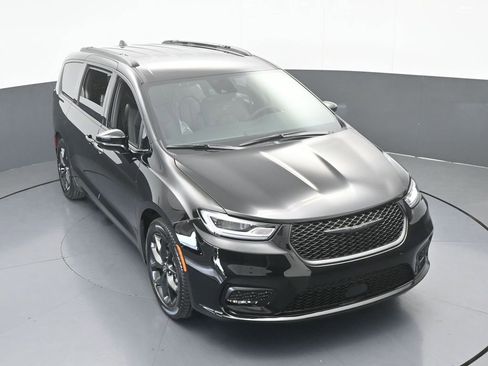 New 2026 Chrysler Pacifica Select w/ S Appearance Package image 57