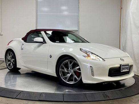 Used 2017 Nissan 370Z Touring Sport RWD image 11