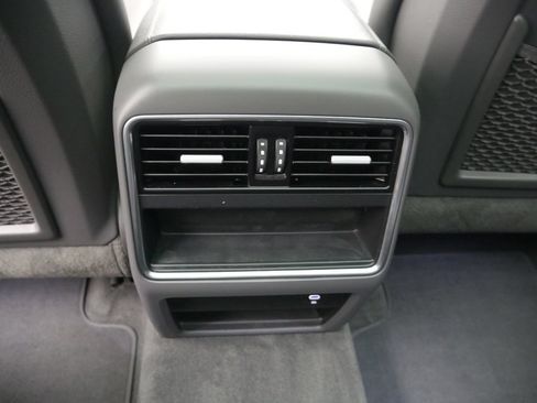 Used 2023 Porsche Cayenne AWD/4WD image 32