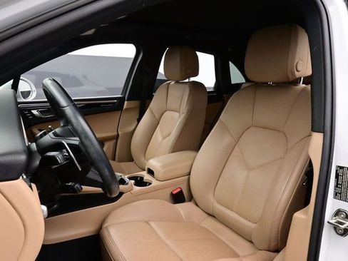 Certified 2023 Porsche Macan AWD/4WD image 5