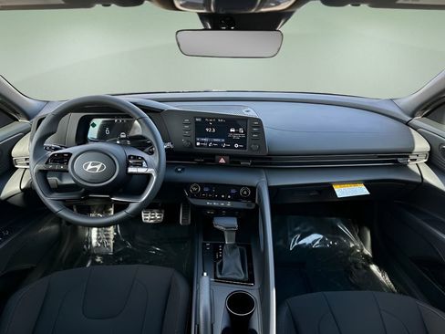 Used 2025 Hyundai Elantra Sport image 11