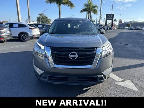 Used 2022 Nissan Pathfinder S image 2
