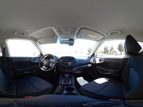 Used 2025 Kia Soul LX w/ LX Technology Package FWD image 35