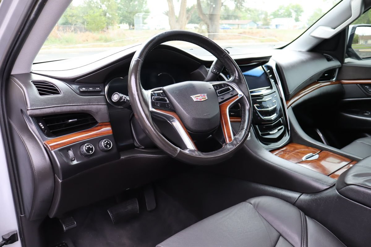 Used 2016 Cadillac Escalade Luxury AWD/4WD image 15