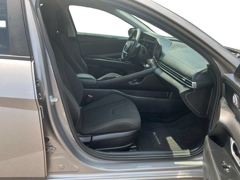 Used 2024 Hyundai Elantra SEL FWD image 22