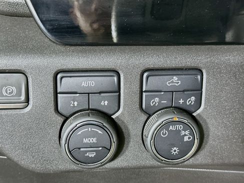 Used 2024 Chevrolet Silverado 1500 LT AWD/4WD image 17
