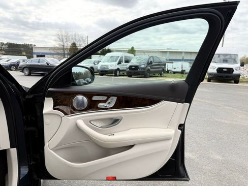 Used 2017 Mercedes-Benz E 300 4MATIC image 36