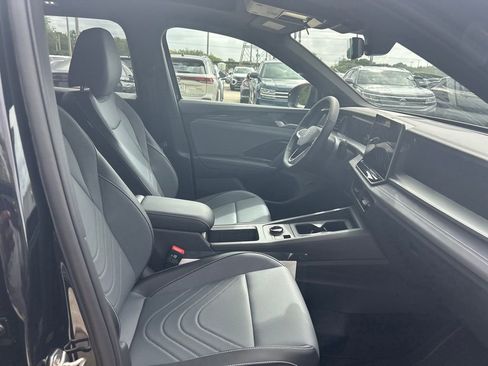 New 2026 Volkswagen Tiguan SE R-Line FWD image 36