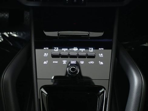 Used 2025 Porsche Cayenne image 24