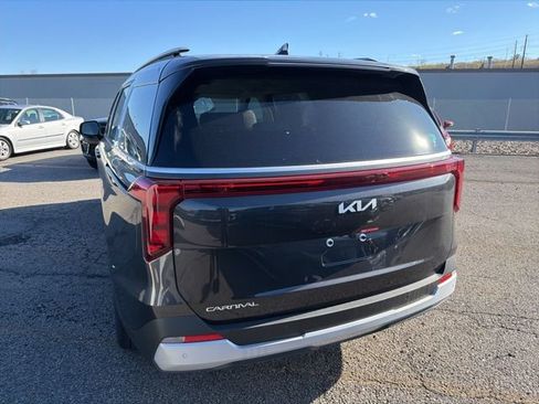 New 2026 Kia Carnival EX FWD image 5