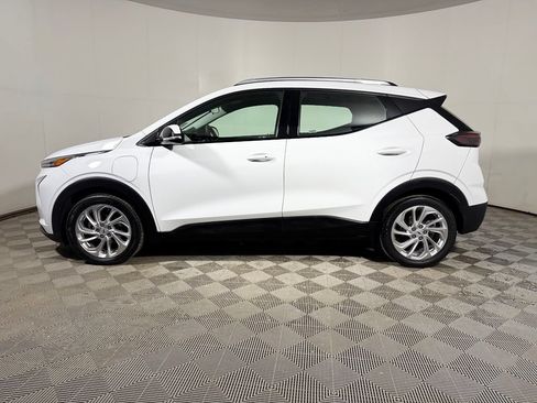 Used 2023 Chevrolet Bolt EUV LT FWD image 3
