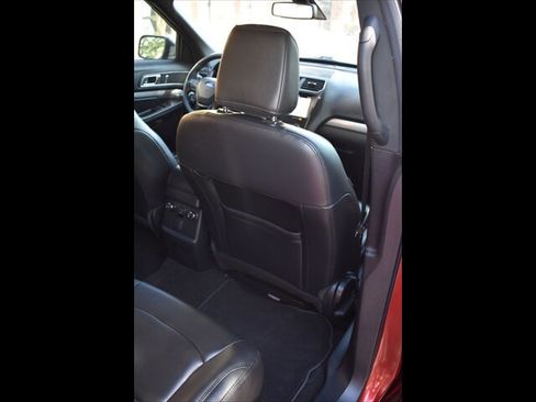 Used 2019 Ford Explorer XLT w/ Equipment Group 202A FWD image 28