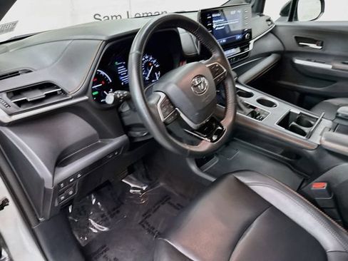 Used 2021 Toyota Sienna XSE w/ XSE Plus Package AWD/4WD image 9