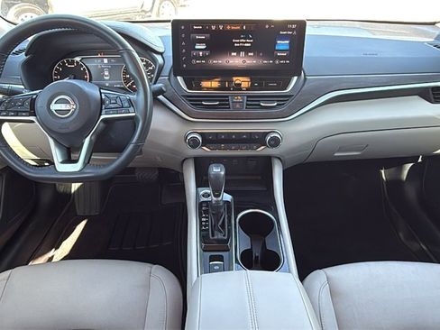 Used 2023 Nissan Altima 2.5 SV w/ SV Premium Package image 19