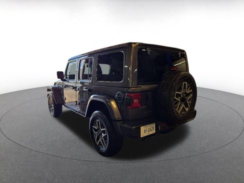 Used 2025 Jeep Wrangler Unlimited Sahara AWD/4WD image 12