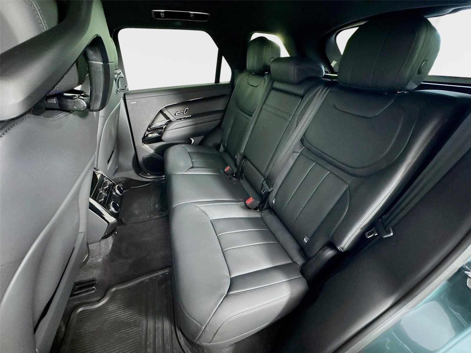 New 2026 Land Rover Range Rover Sport SE AWD/4WD image 24